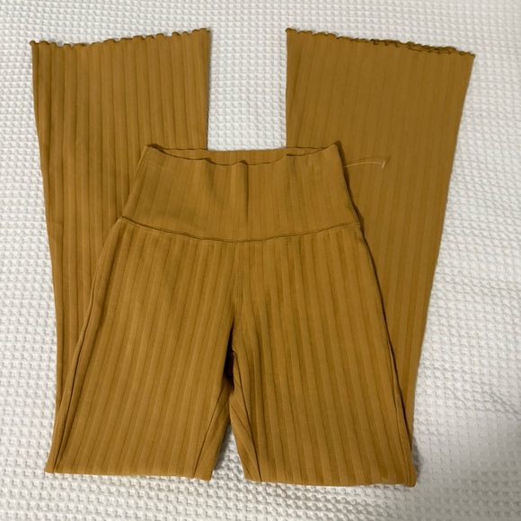 aerie Pants - NWOT Offline by Aerie OG Highrise Flare leggings